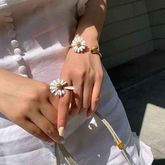 “Pick Me” Daisy Flower Boho Unique Spring Ring - Picture 9 of 10